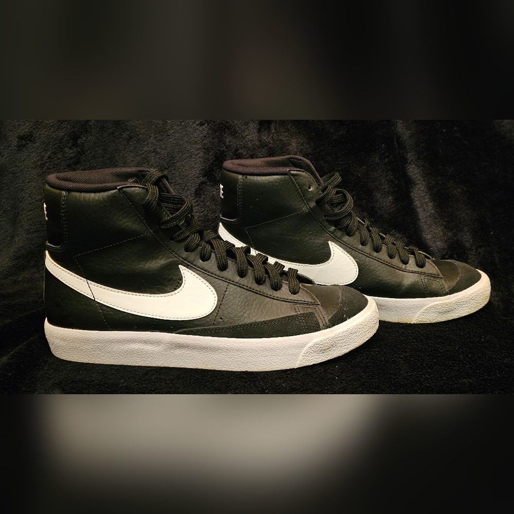 Big kids 6.5 Nike Blazer Mid '77 (8 women)